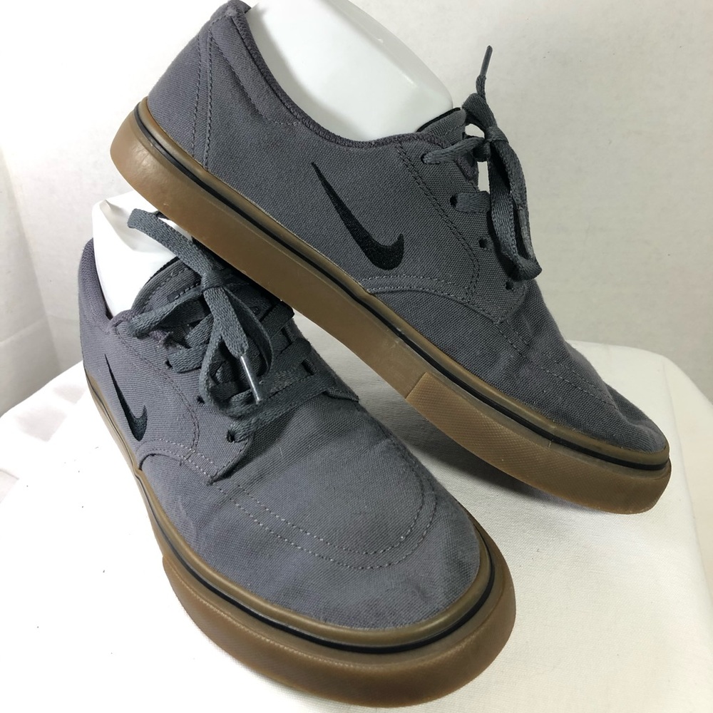Men's Nike 729825 002 SB Clutch Shoes Size 8 Gray
